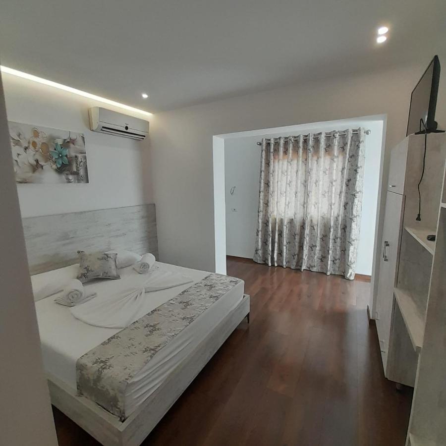 Vila Irdi Ksamil Luaran gambar